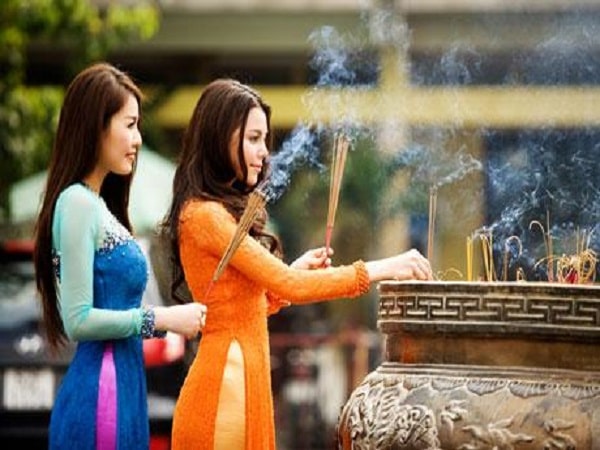 Văn khấn cầu duyên tại các đền, các chùa trước ban thờ Mẫu