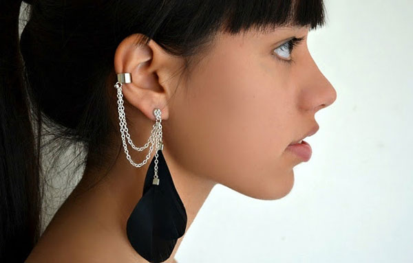 điềm báo nóng tai