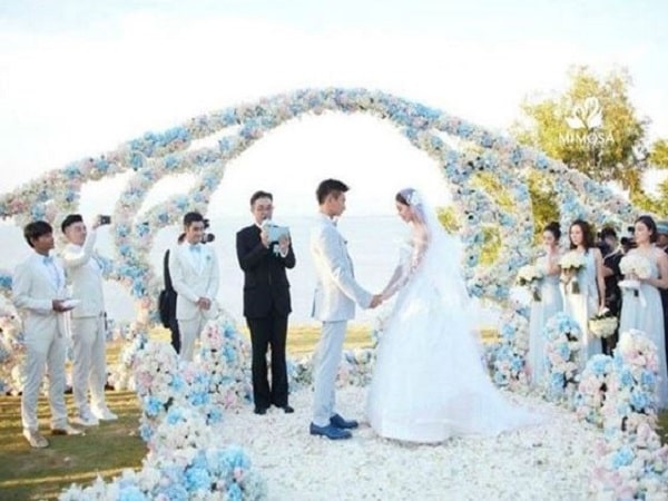 Mộng thấy đám cưới vui vẻ, đông đủ