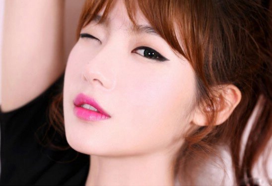 Giật mắt trái là điềm báo gì