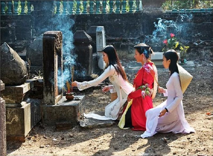 Có nên để phụ nữ mang thai đi tảo mộ tiết Thanh Minh?