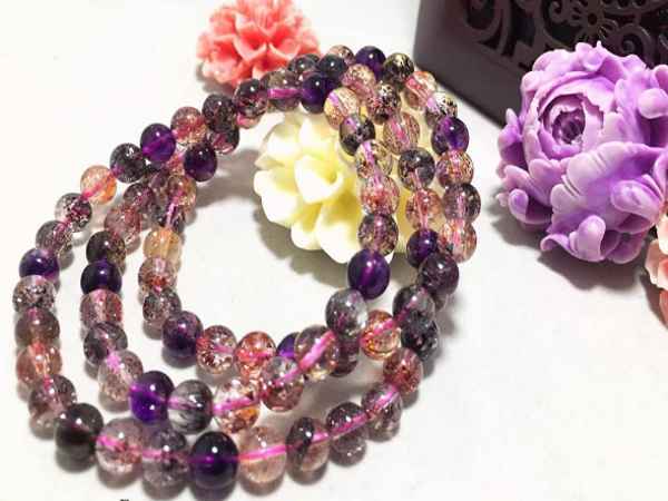 Đá Super Seven là loại đá chứa 7 loại đá khác gồm