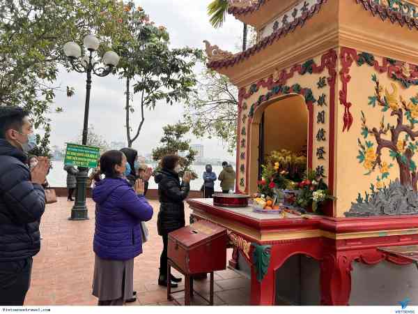 Lễ phủ Tây Hồ – những điều cần biết