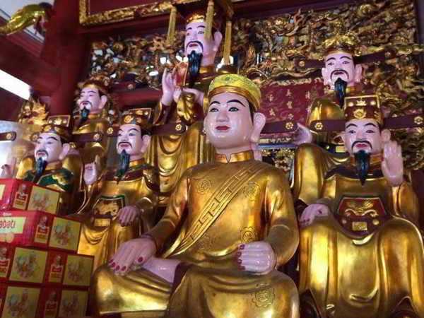 Sắm lễ vật khi đi đền ông Hoàng Bảy