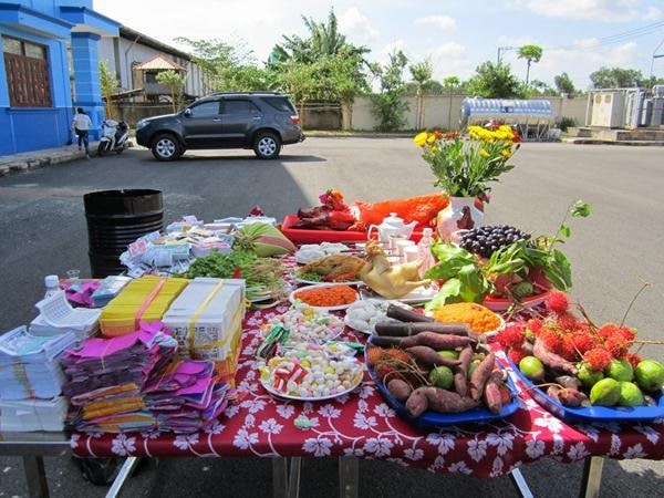 Ý nghĩa lễ cúng cô hồn trong văn hóa người Việt