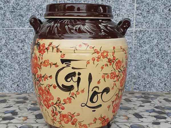 Hũ gạo phong thủy là một vật phẩm tượng trưng cho sự đủ đầy, no ấm và tài lộc