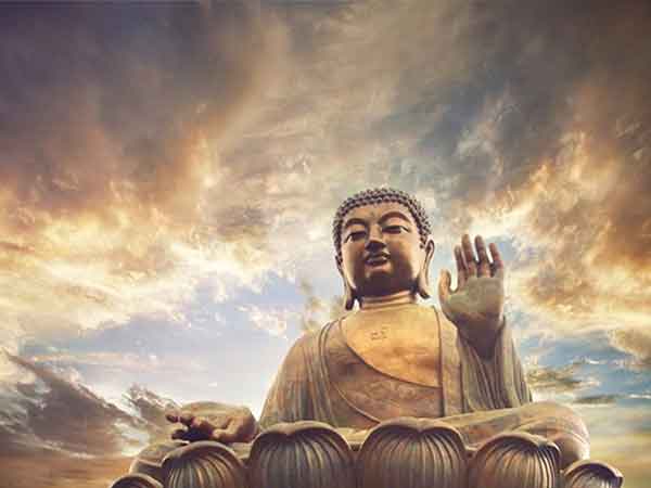 Phật dạy rằng, con người cần sống với lòng từ bi, luôn yêu thương và giúp đỡ mọi người
