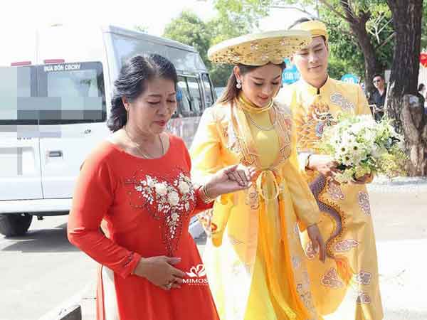 Phong tục mẹ chồng đón con dâu có nguồn gốc từ quan niệm gia đình của người Việt