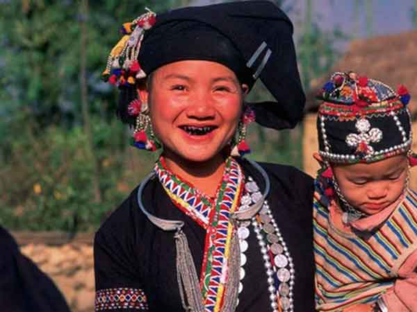 Phong tục nhuộm răng đen dần bị lãng quên, đặc biệt ở đô thị