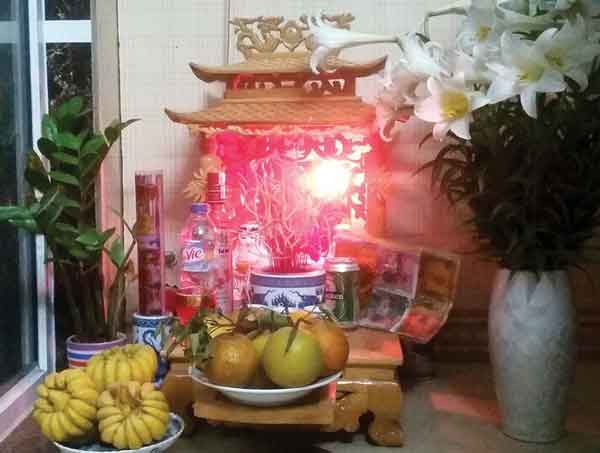 Bàn thờ Thần Tài nên để đèn màu gì hợp phong thủy?