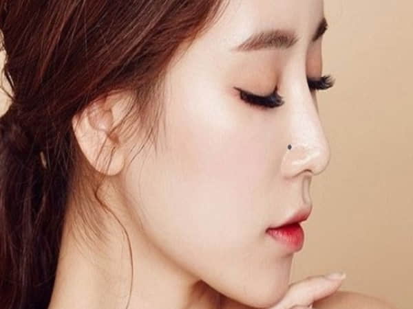 Phân loại nốt ruồi cánh mũi trái theo màu sắc và kích thước